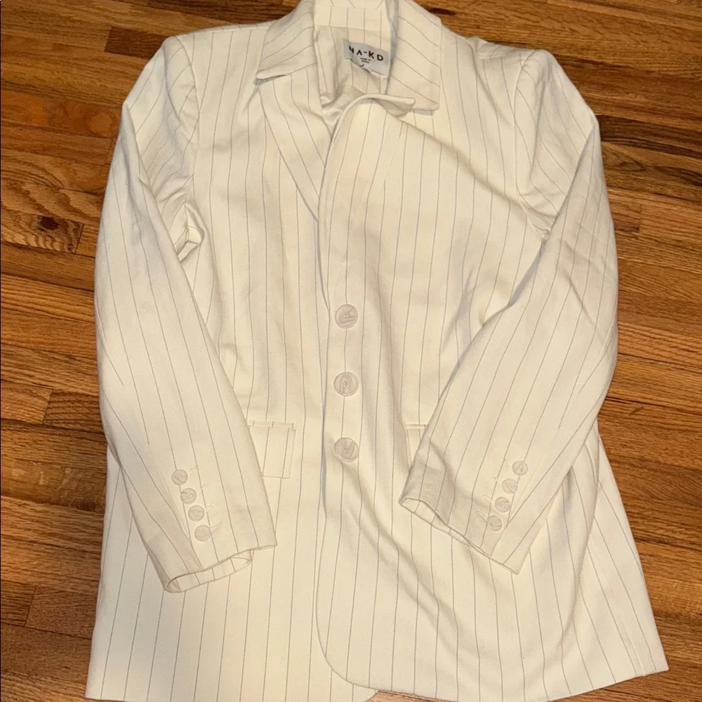 Elegant Cream Women's Suit Set - Picture 2 of 7